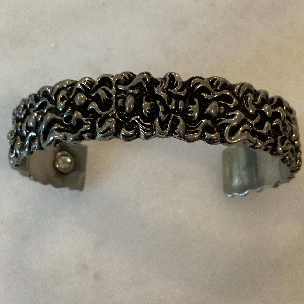 Gucci Lionhead Mane Cuff Bracelet in Silver, Brand New - Picture 3 of 4